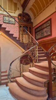 Love it or hate it Art Nouveau has won me over, the architects house in Brussels is a beauty 
@hortamuseum 
#artnouveauarchitecture 
#lisahamiltonjewellery 
#victorhorta