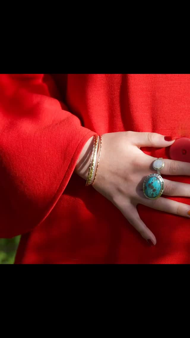 Looking forward to next weekend 9&10th May, come along and say hello @upfunt_house in Brighton
Open 11-5pm
New delicious turquoise ring and mix and match bangles in various metals.
#lisahamiltonjewellery
#openhousebrighton
@artistsopenhouses
#turquoisestatementring