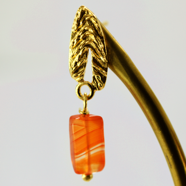 ORANGE YEW DROP EARRINGS DETAIL